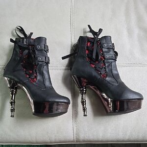 Demonia Muerto 1030 Platform Boots